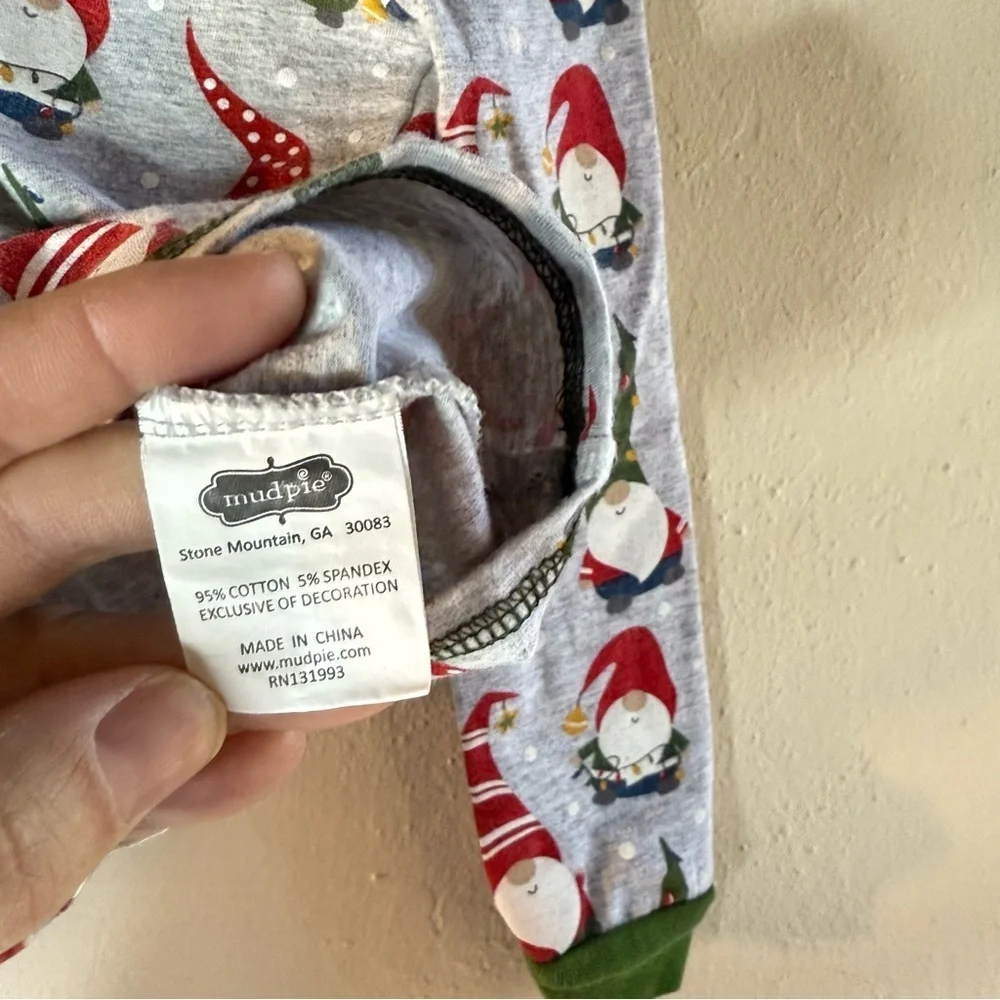 Mud Pie Christmas Gnomes Gray and Green Long Sleeve Henley Pajama Set Size 4T